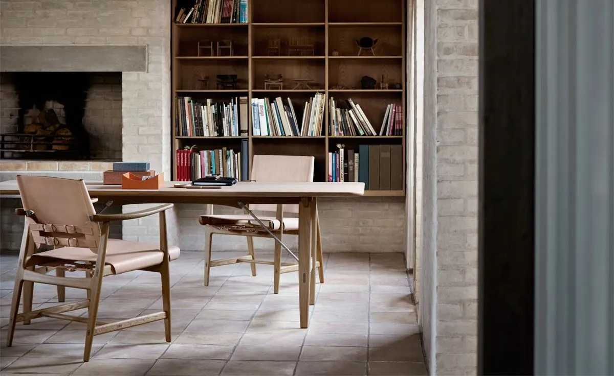 BM1106 Huntsman Chair