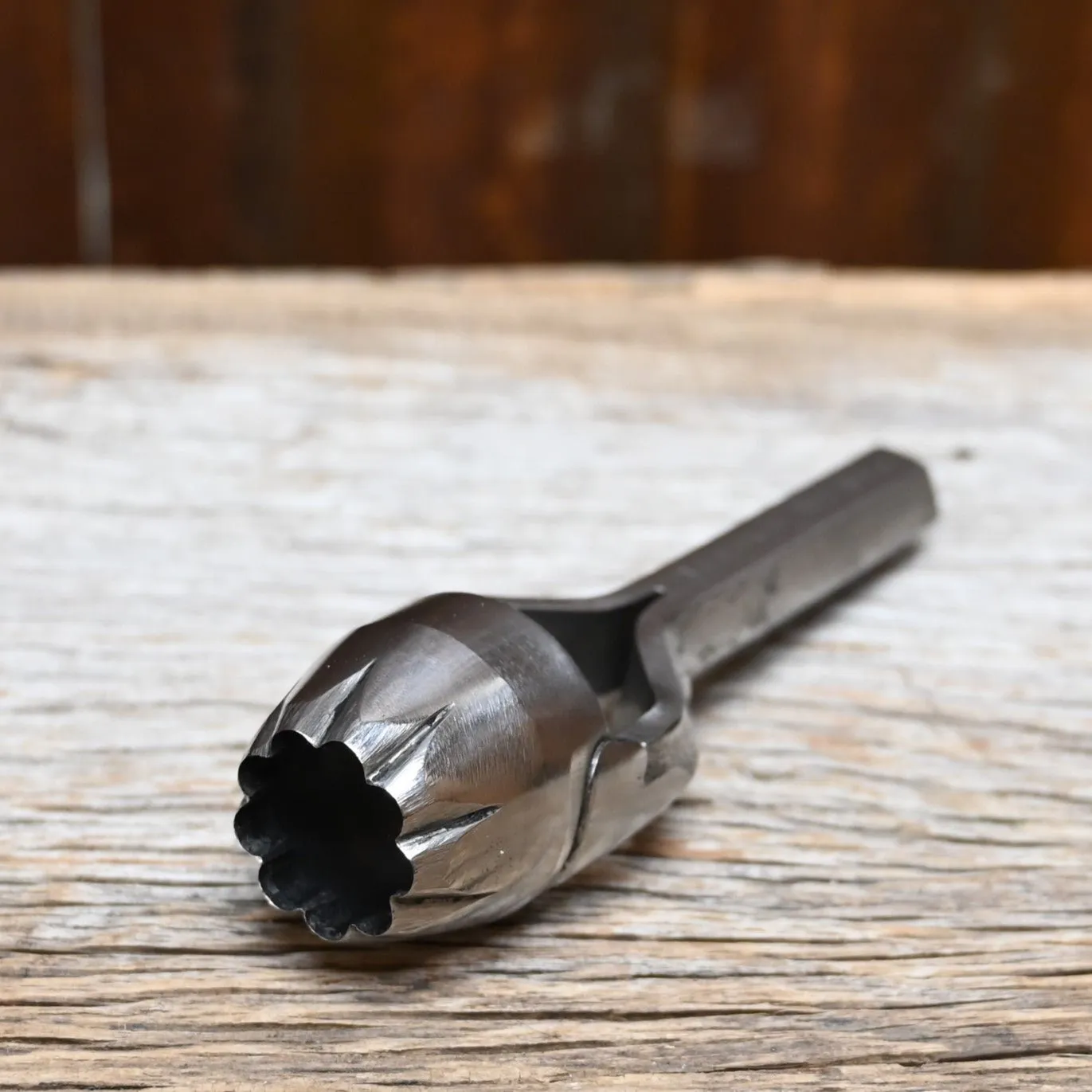 Rosette Cutter w/handle- 1"